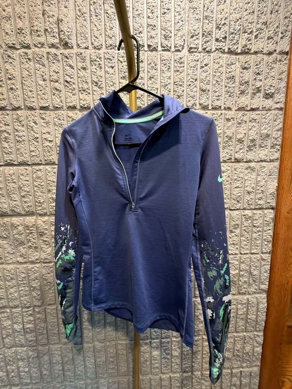 598 Nike Pro Hyperwarm Half Zip Size S Purple Long Sleeve